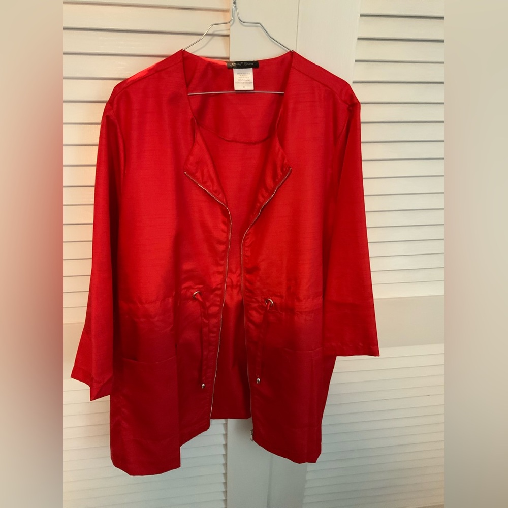 XL Light weight jacket.